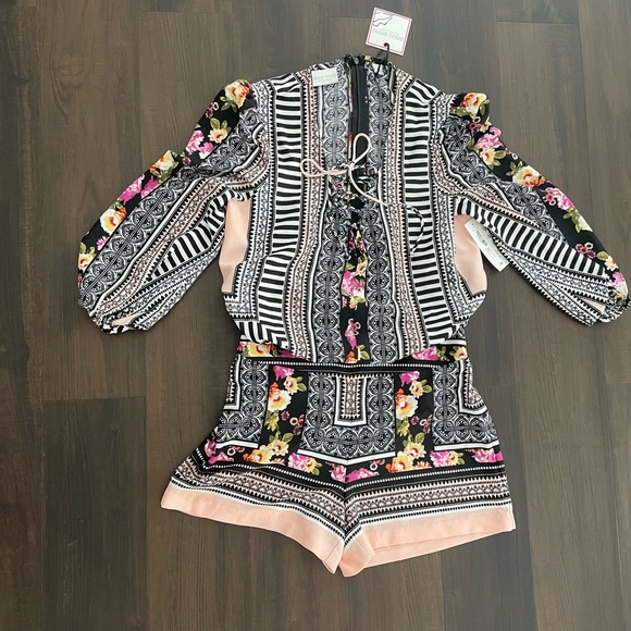 NWT Vintage Y2K BISOU BISOU women’s floral shorts romper. Size S - Picture 2 of 6